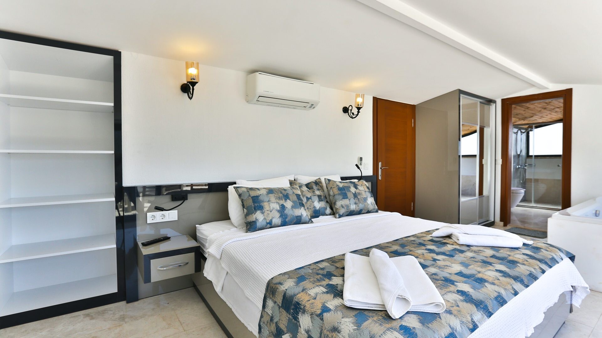 VBK30252 Villa Booking