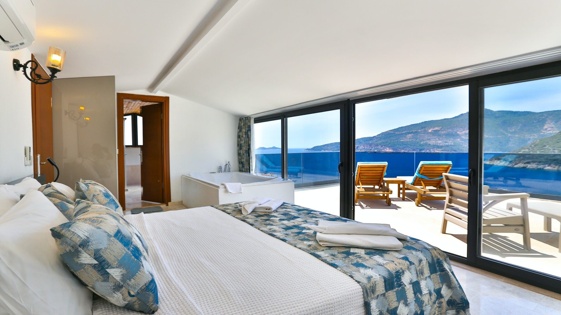 VBK30252 Villa Booking