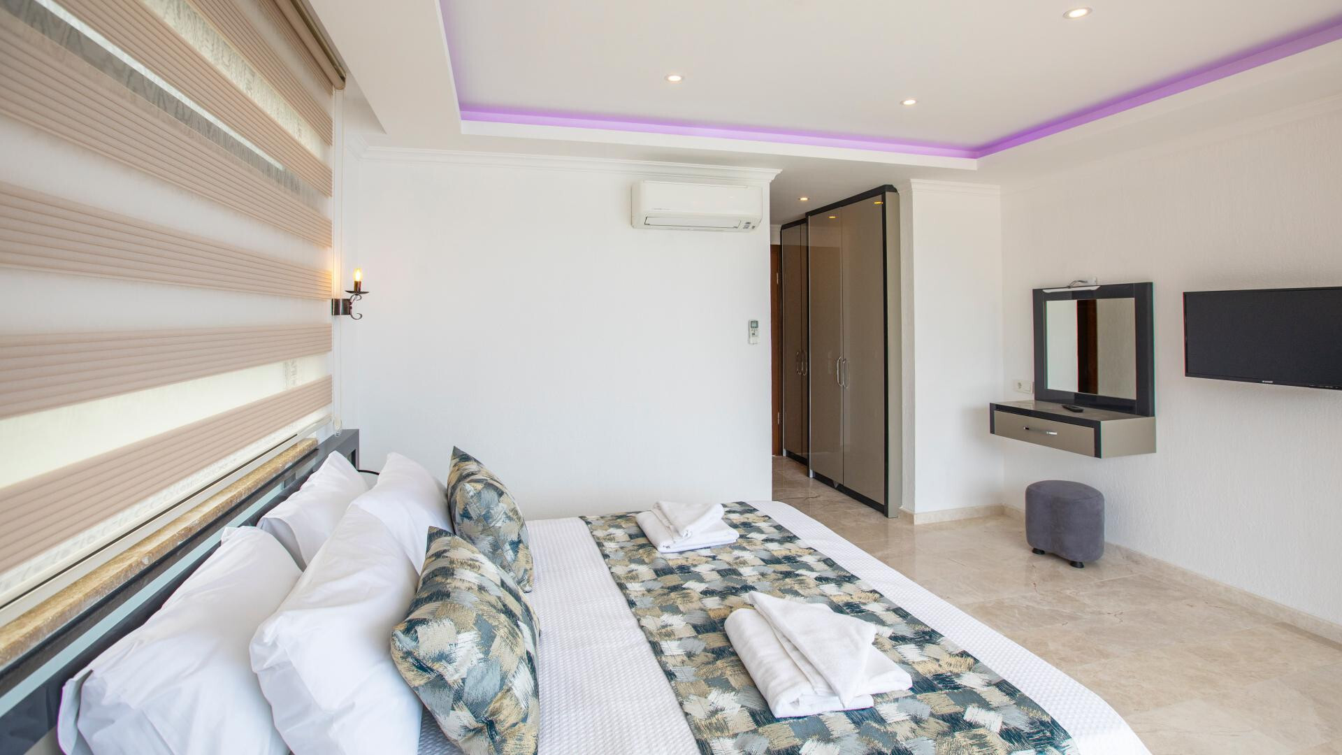 VBK30252 Villa Booking