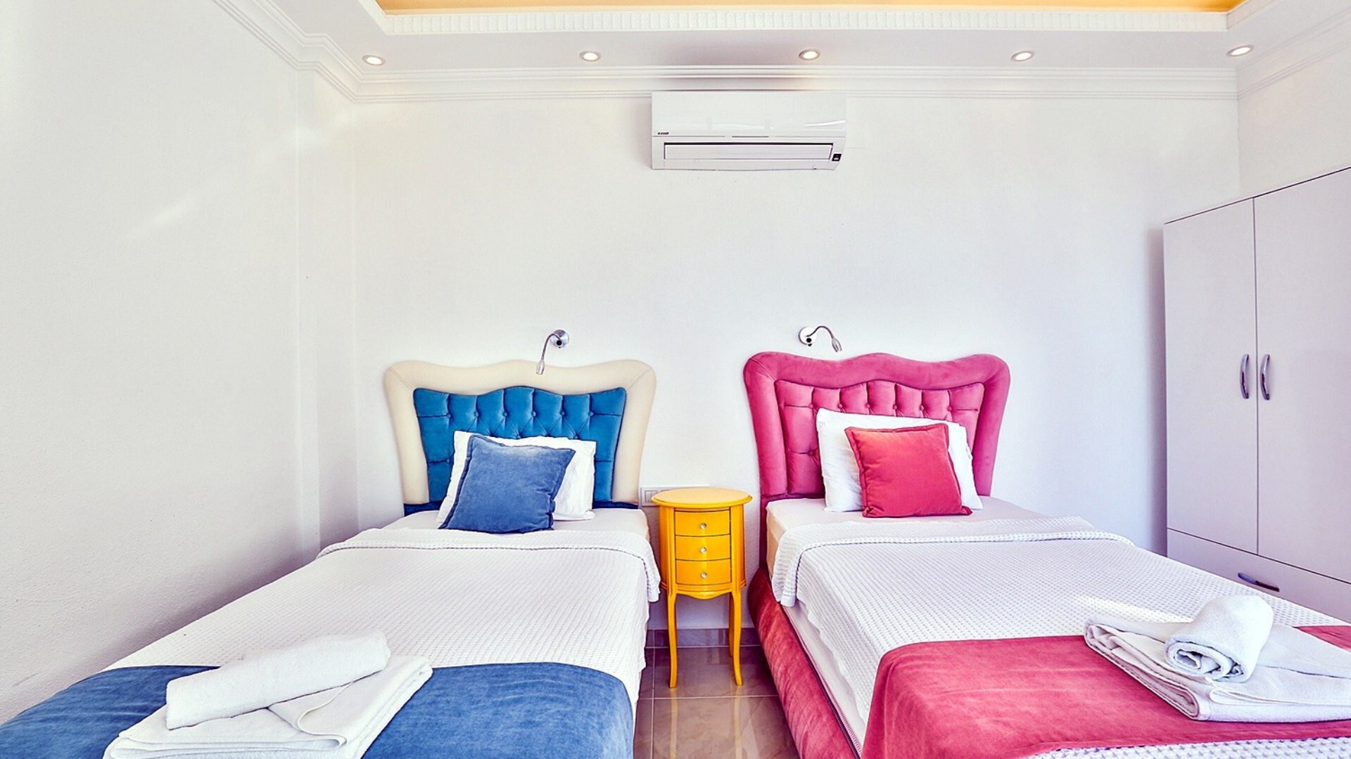 VBK54537 Villa Booking