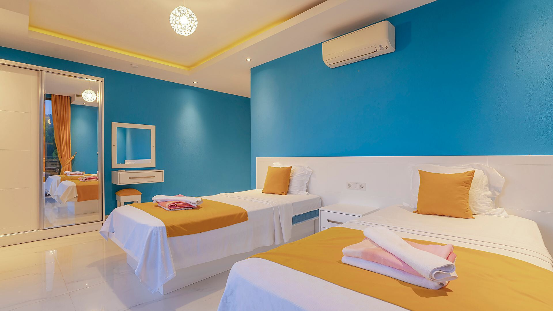 VBK31990 Villa Booking