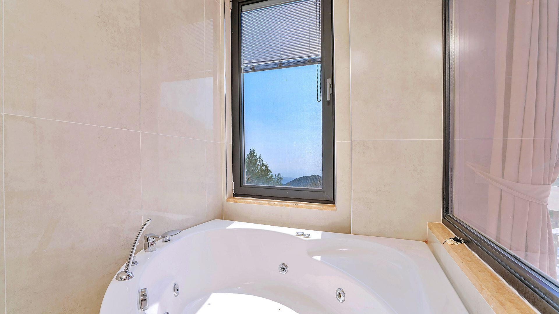 VBK31990 Villa Booking
