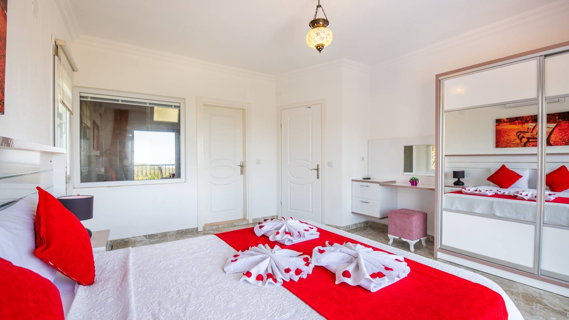 VBK71396 Villa Booking