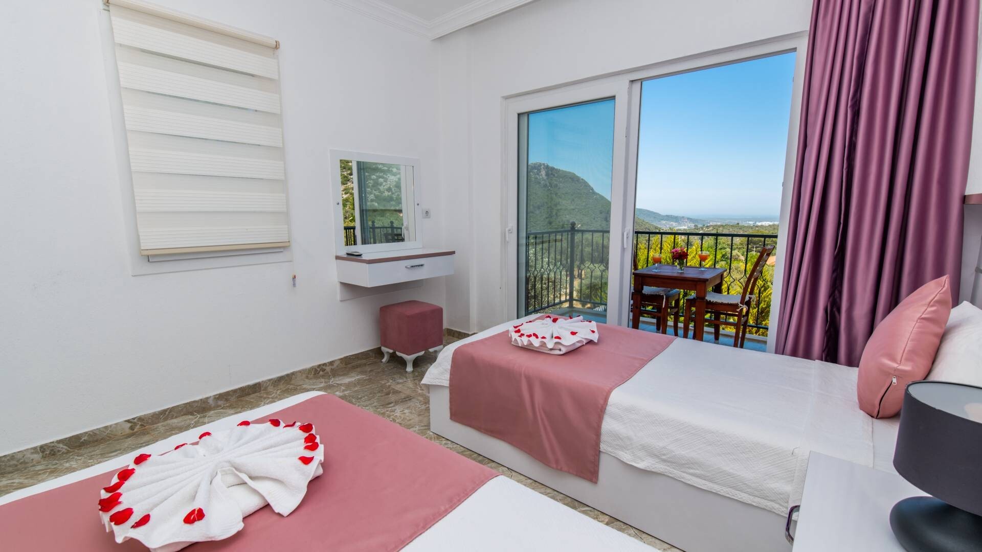 VBK71396 Villa Booking