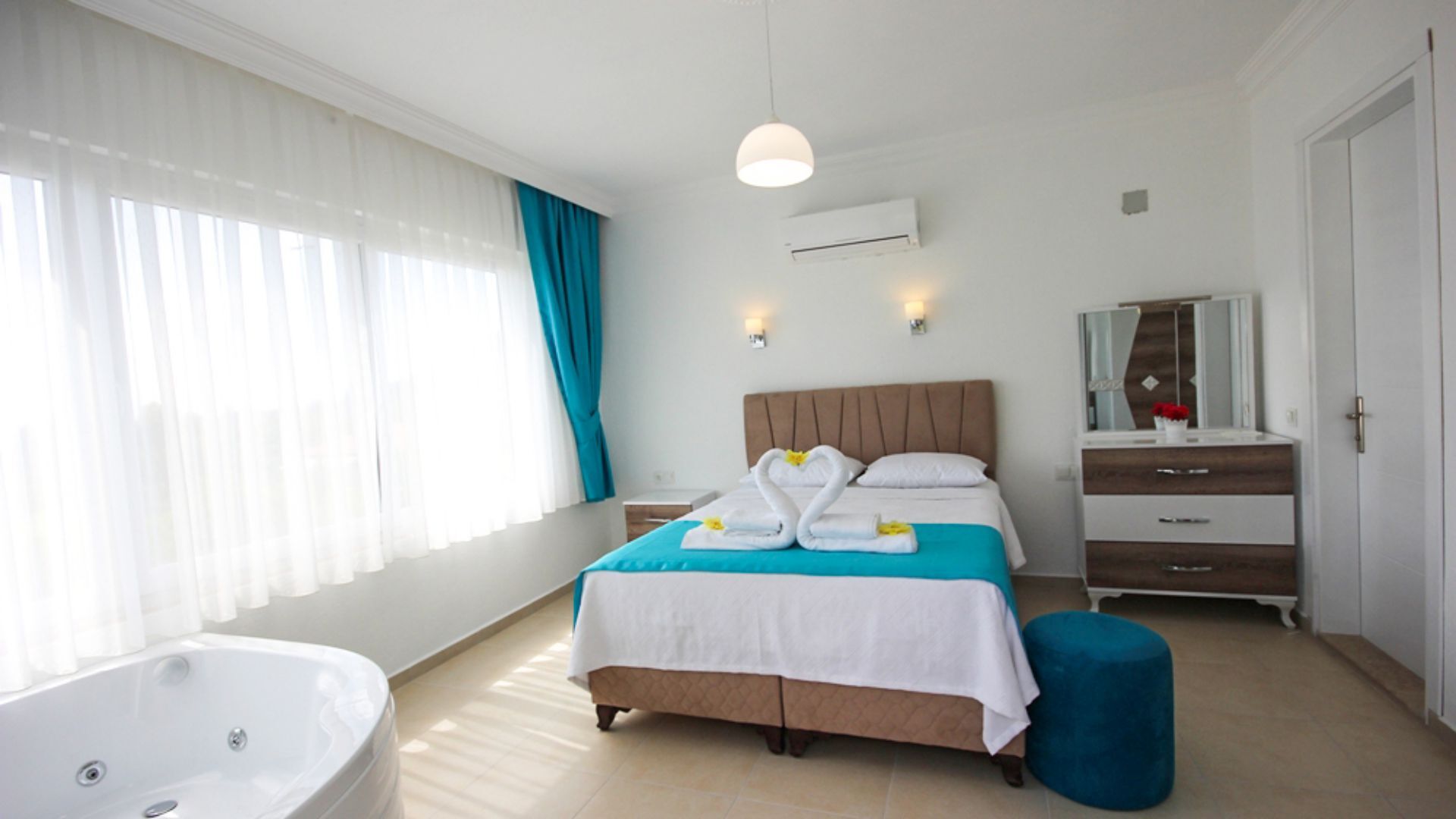 VBK22033 Villa Booking