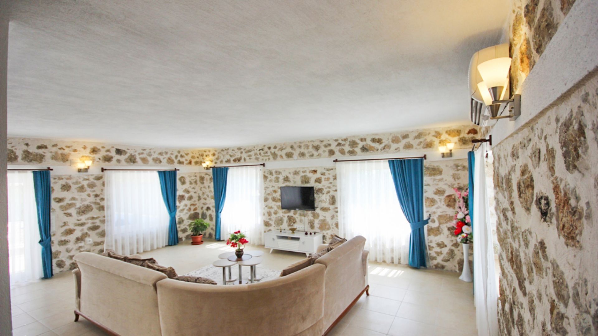 VBK22033 Villa Booking