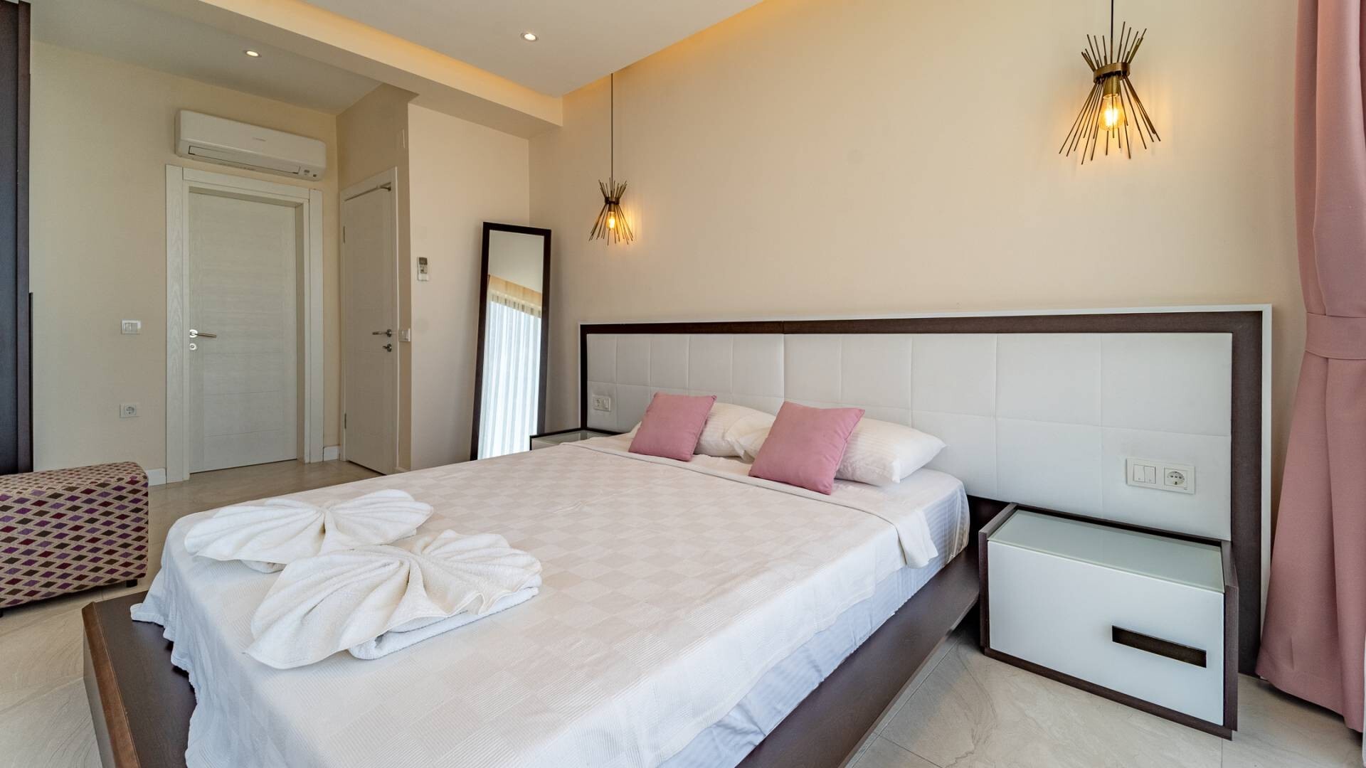 VBK56097 Villa Booking