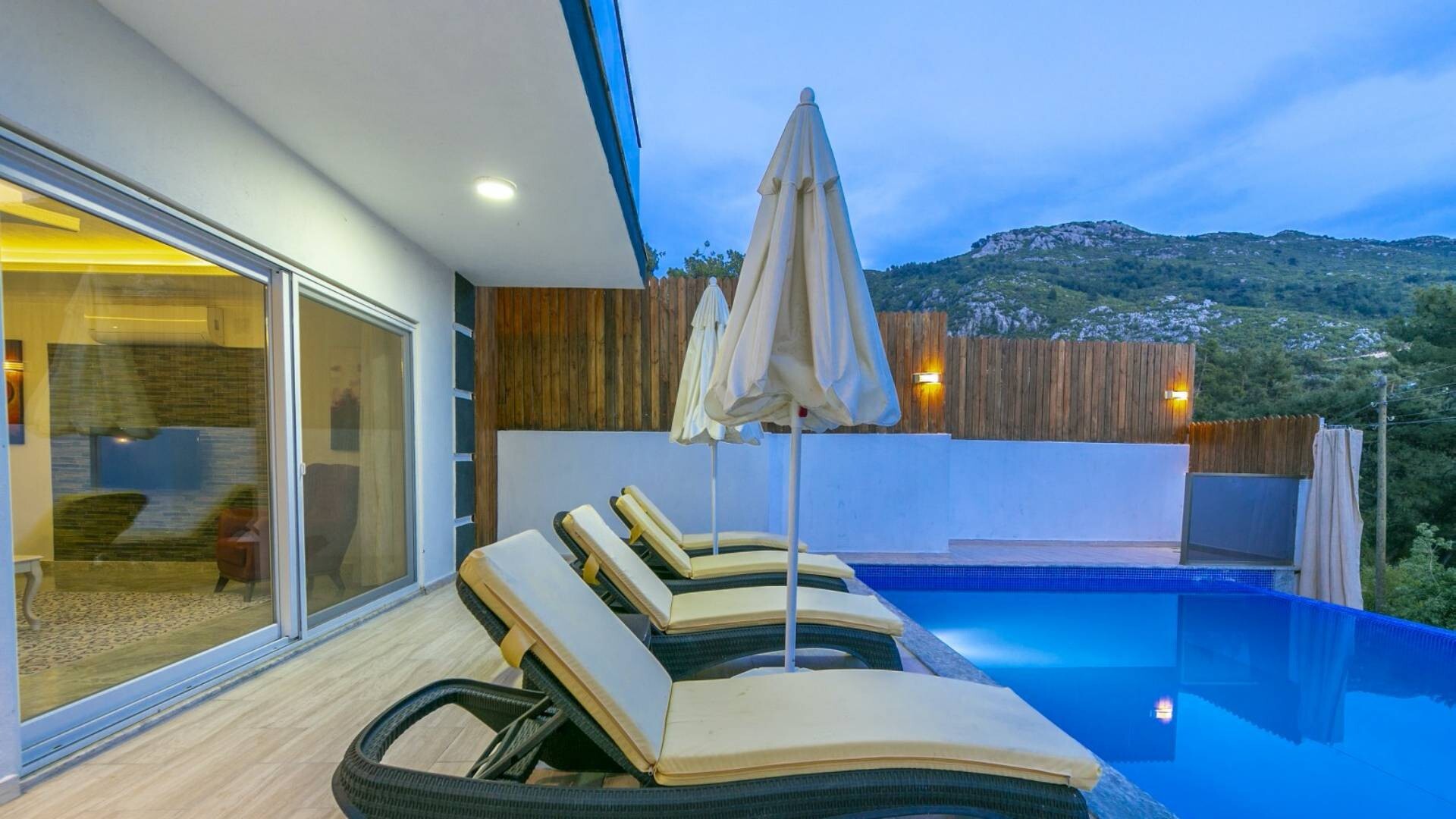 VBK40667 Villa Booking