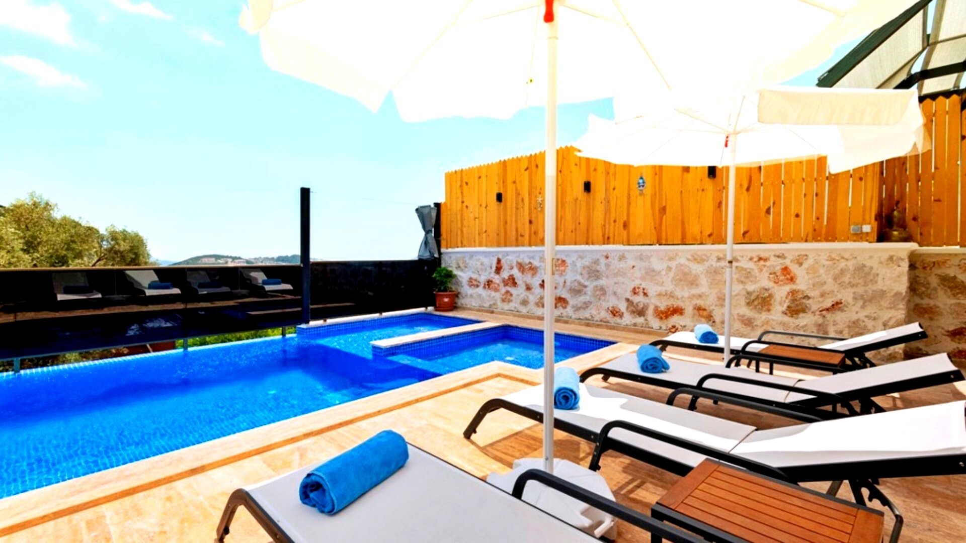 VBK77809 Villa Booking