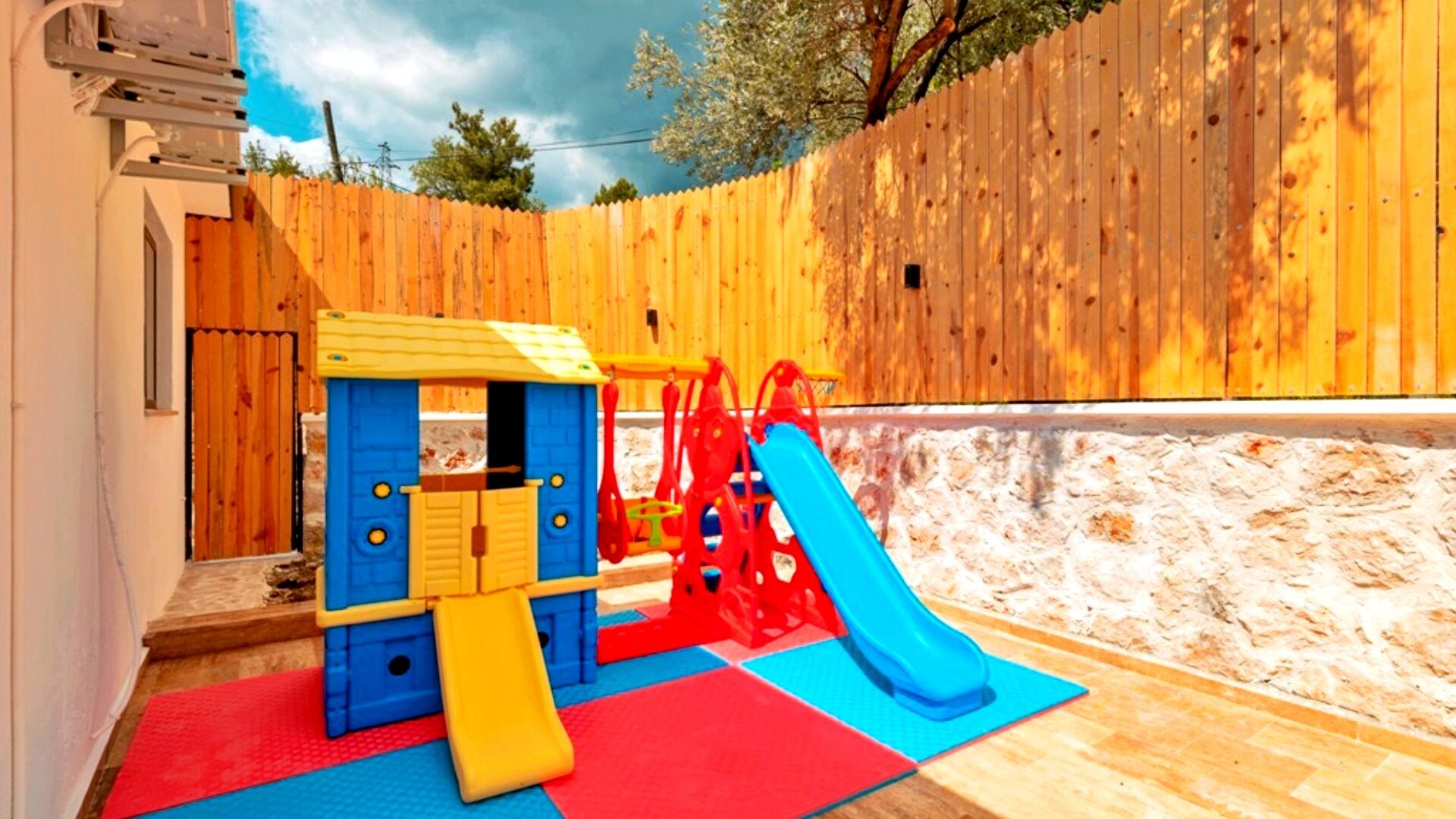 VBK77809 Villa Booking