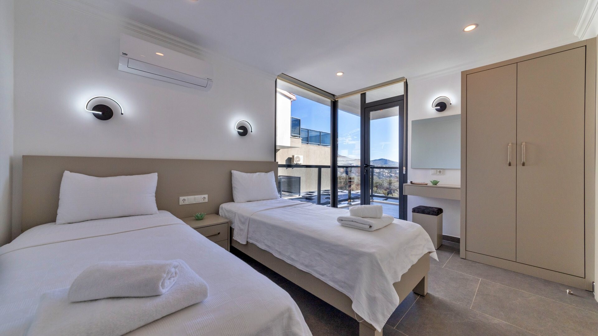 VBK12145 Villa Booking