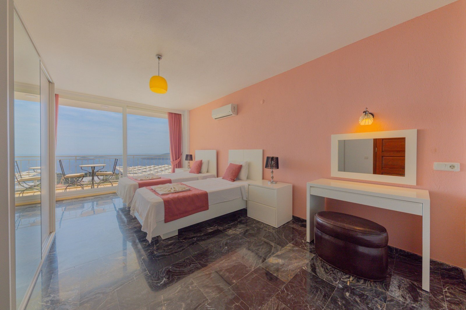 VBK50176 Villa Booking