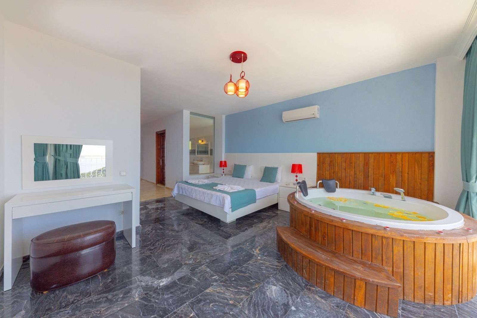 VBK50176 Villa Booking