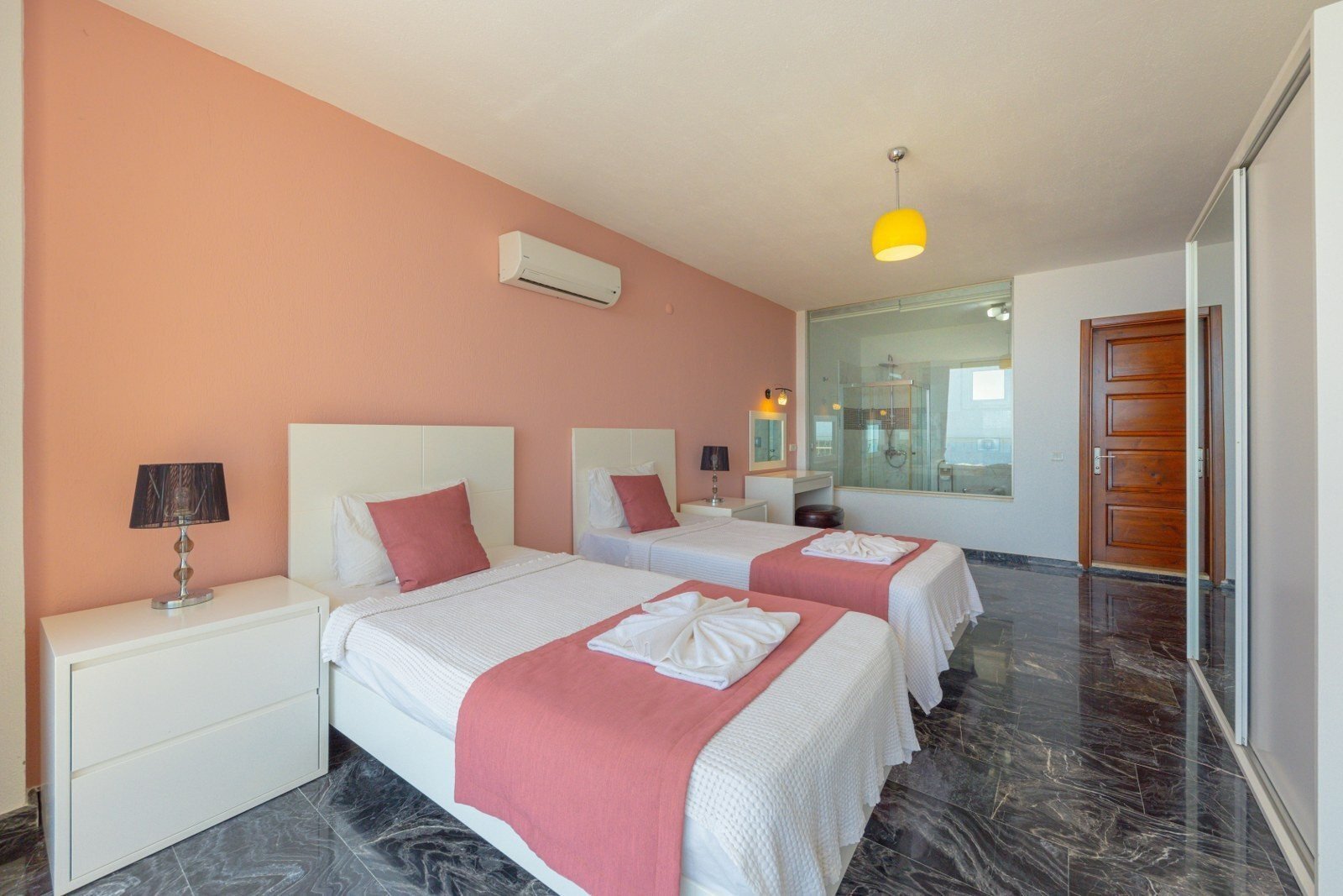 VBK50176 Villa Booking