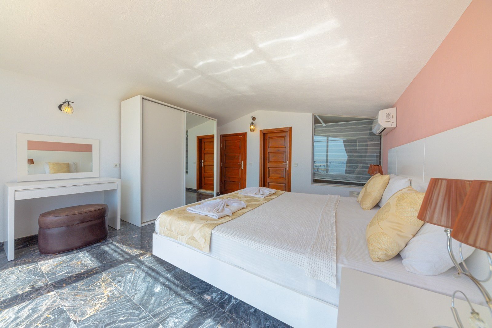 VBK50176 Villa Booking