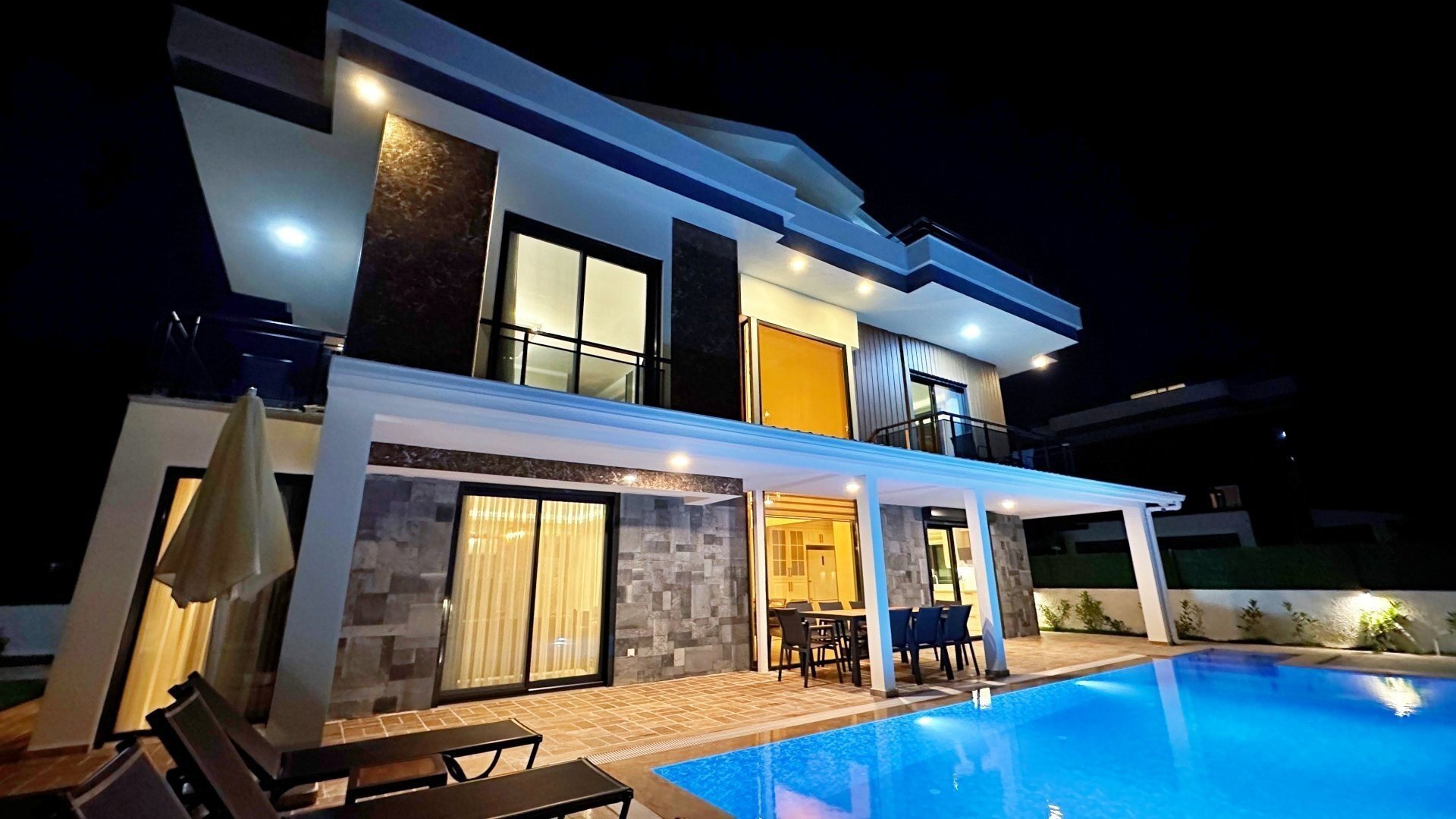 VBK52883 Villa Booking