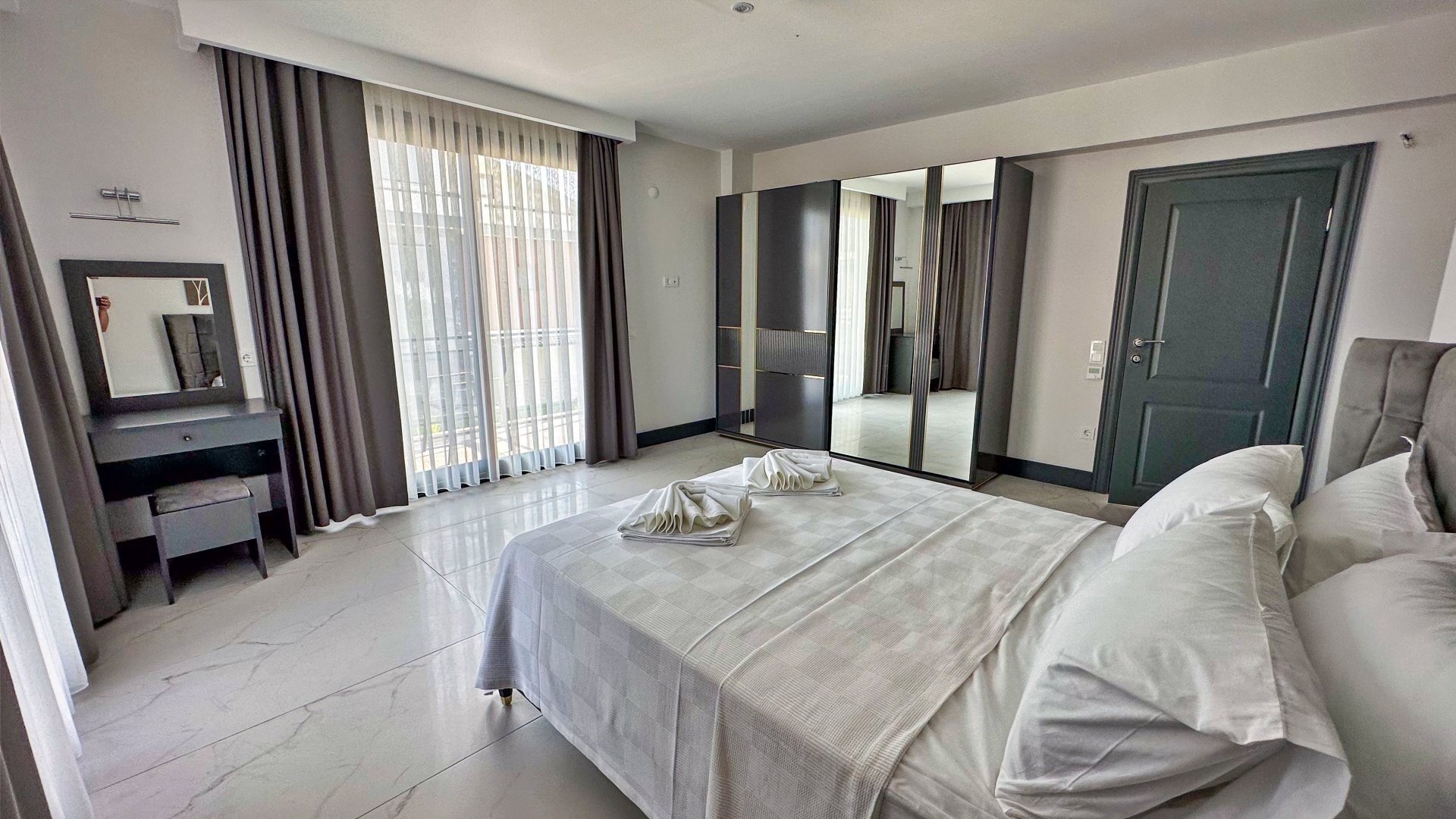 VBK52883 Villa Booking