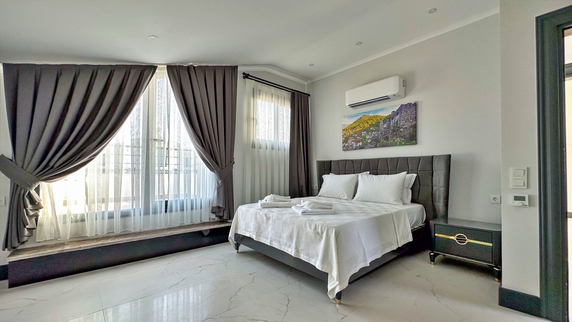 VBK52883 Villa Booking