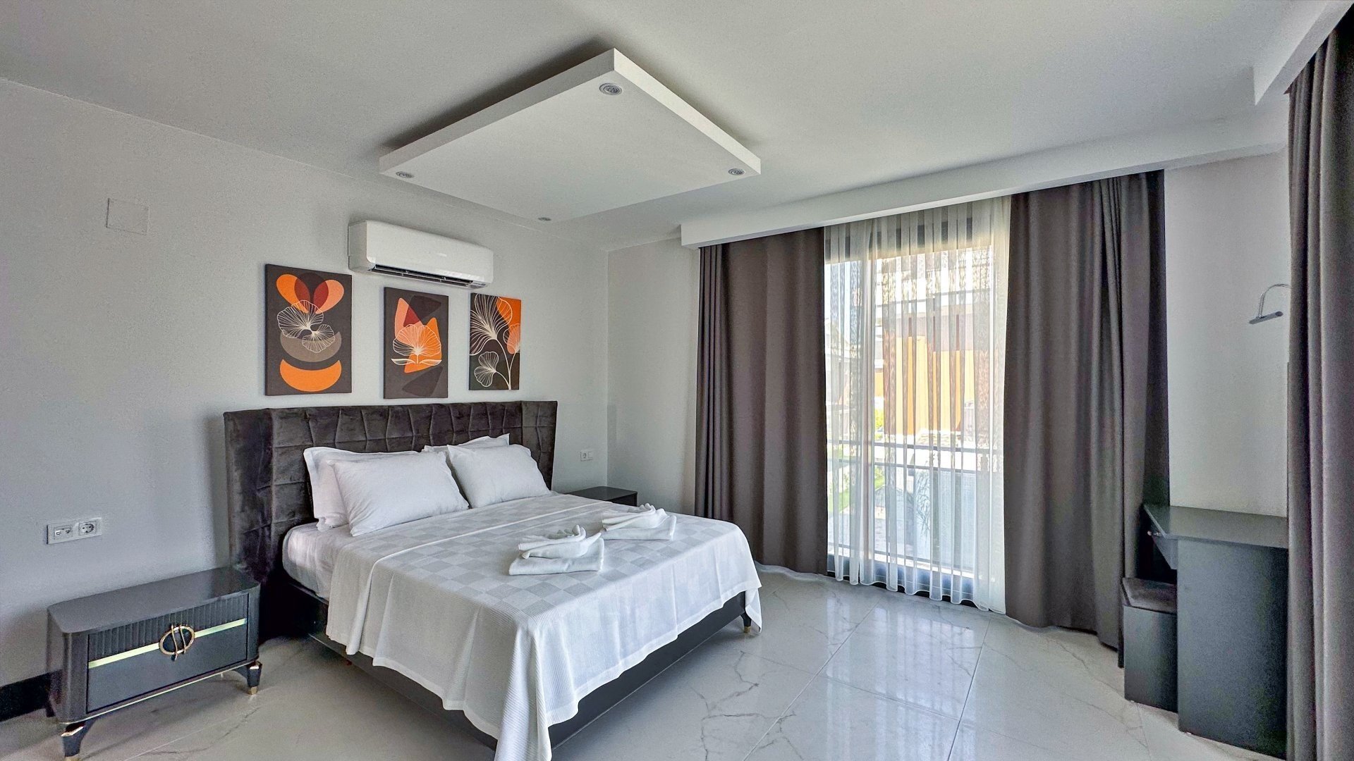 VBK60111 Villa Booking