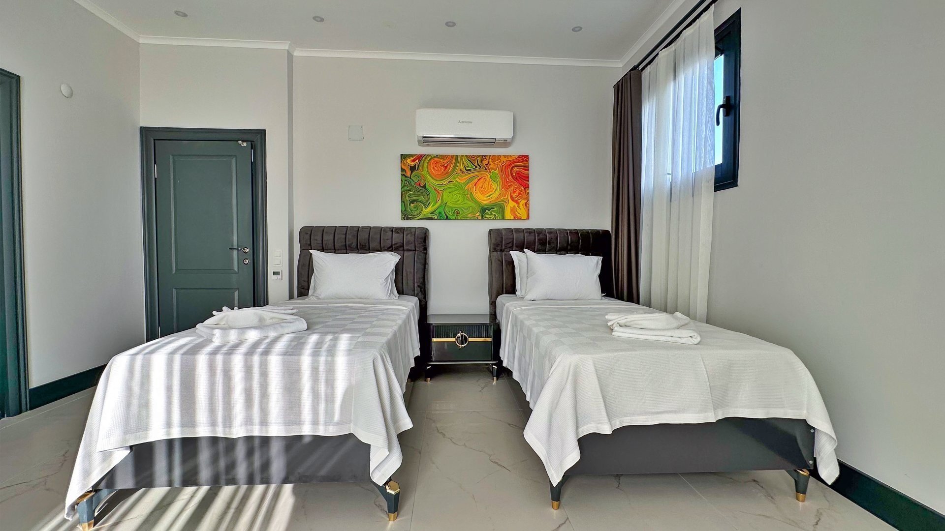 VBK60111 Villa Booking