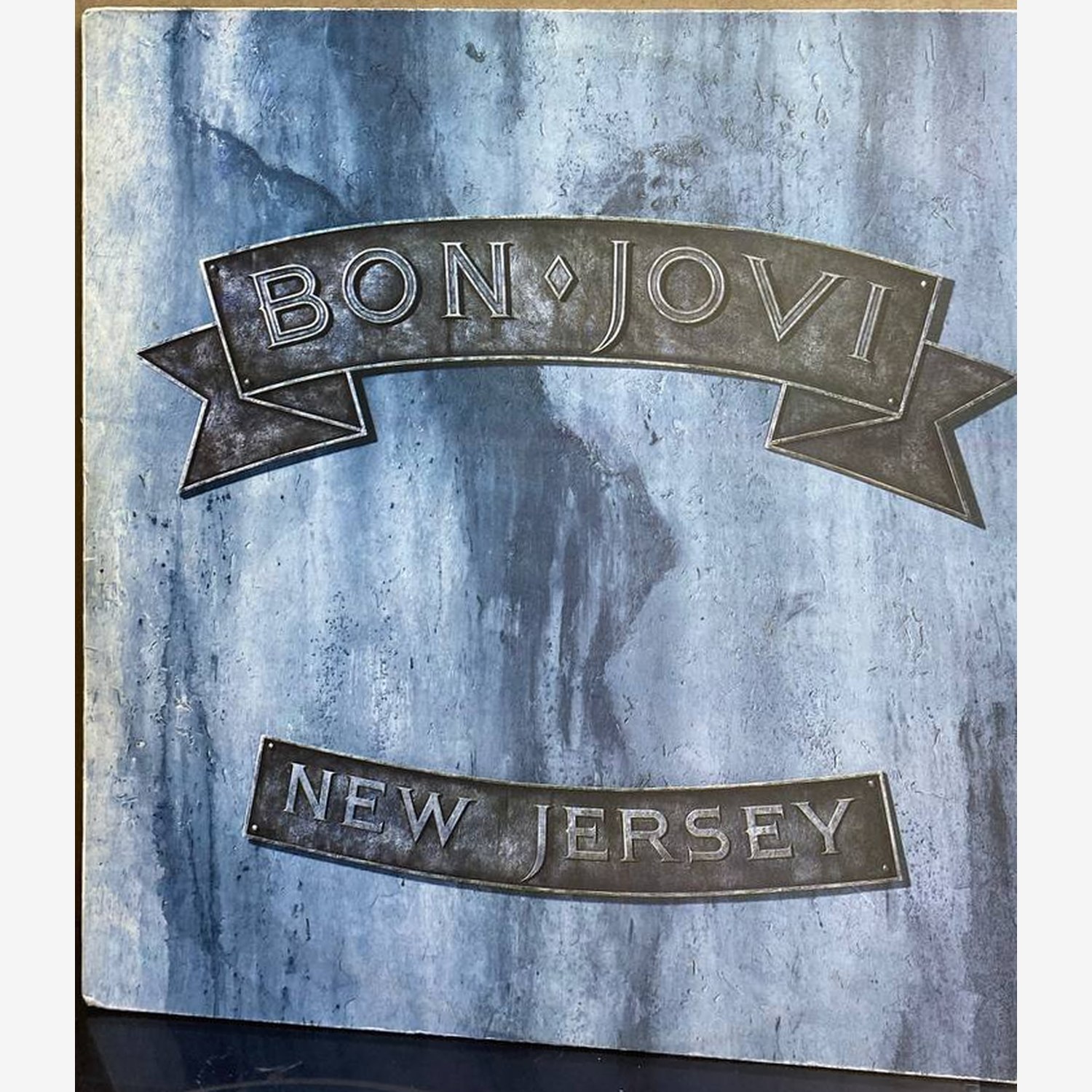 Bon Jovi — «New Jersey» — виниловая пластинка LP — СССР, 1988 «Мелодия» — лицевая сторона