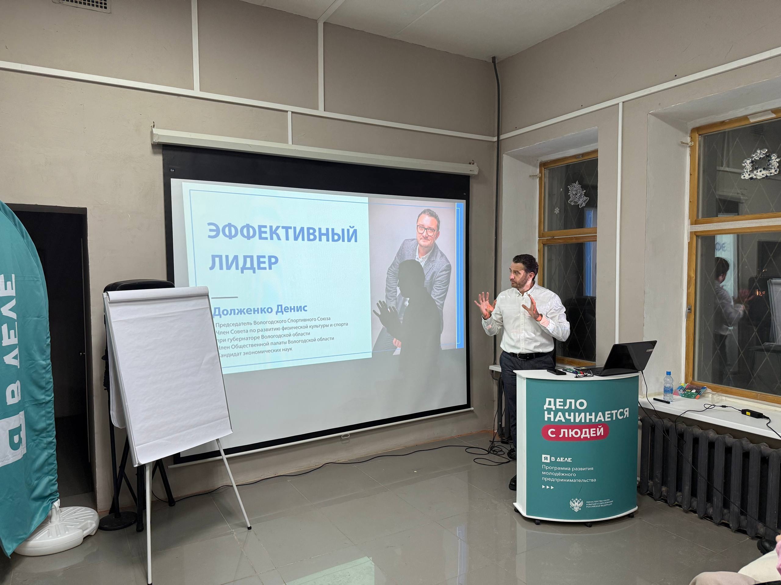 Денис Долженко на сцене