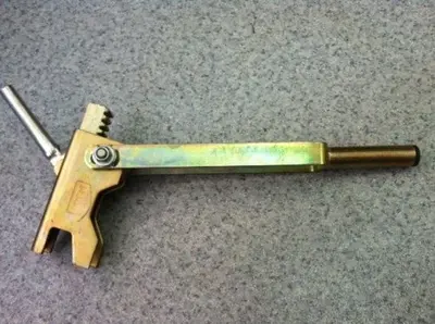 Ключ гаечный для пружинного зажима