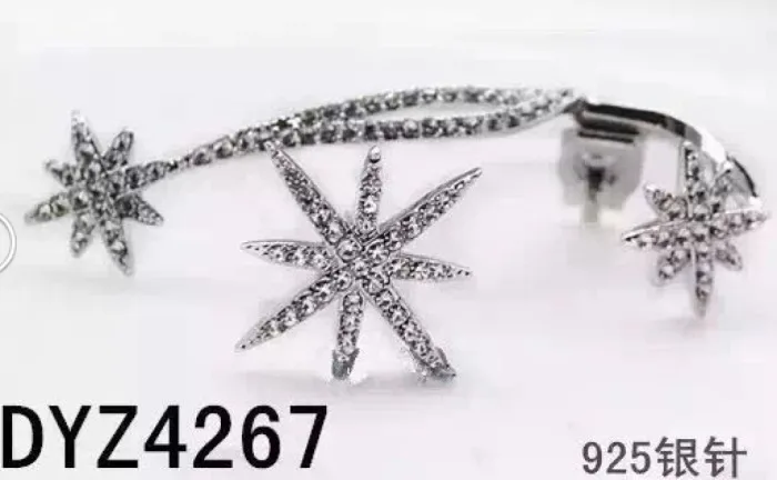 Серьги-гвоздики асимметричные со стразами, серебрение 925
