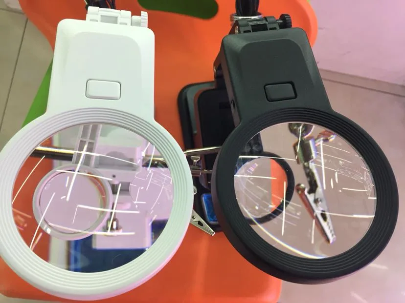 Настольная лупа с подсветкой на 10 LED и зажимом