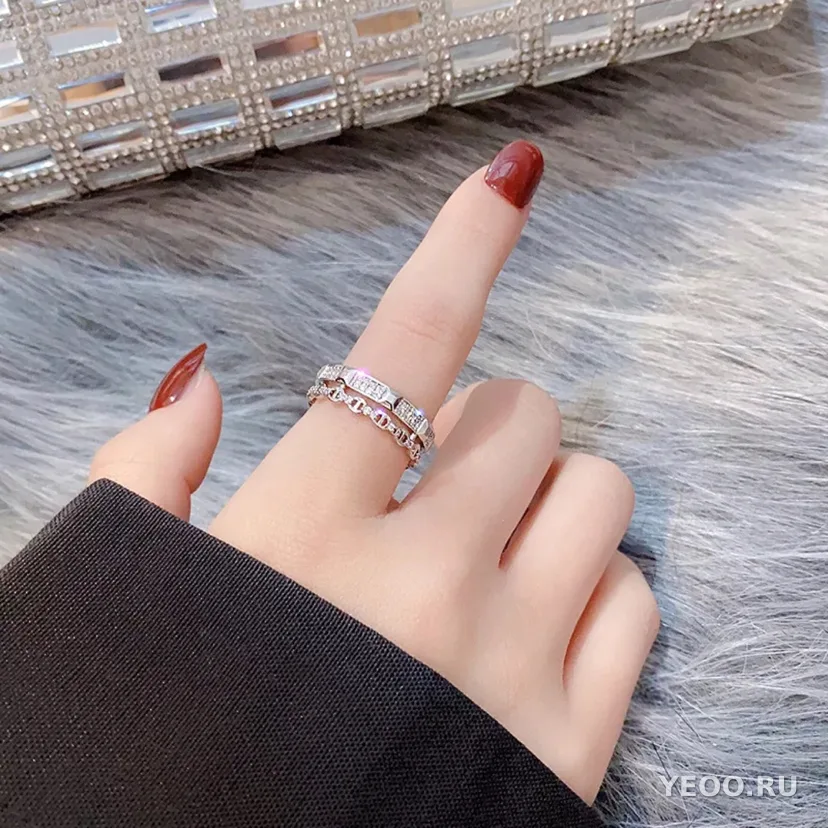 Кольцо женское с золочением 18K и фианитами 5A, разомкнутое, с регулируемым размером