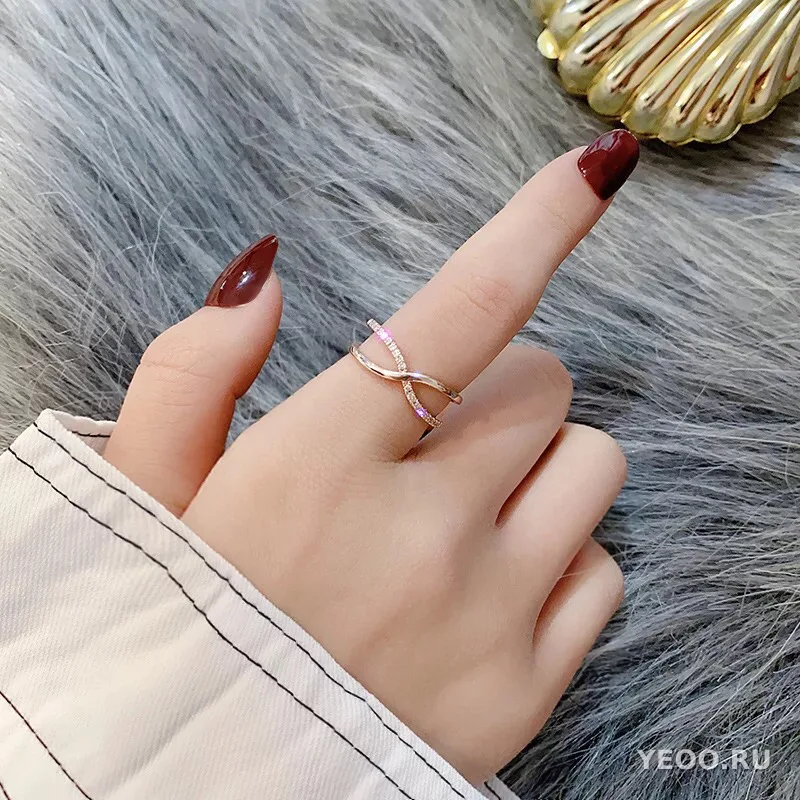 Кольцо женское с золочением 18K и фианитами 5A, разомкнутое, с регулируемым размером