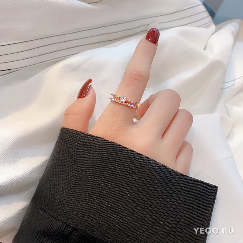 Кольцо женское с золочением 18K и фианитами 5A, разомкнутое, с регулируемым размером