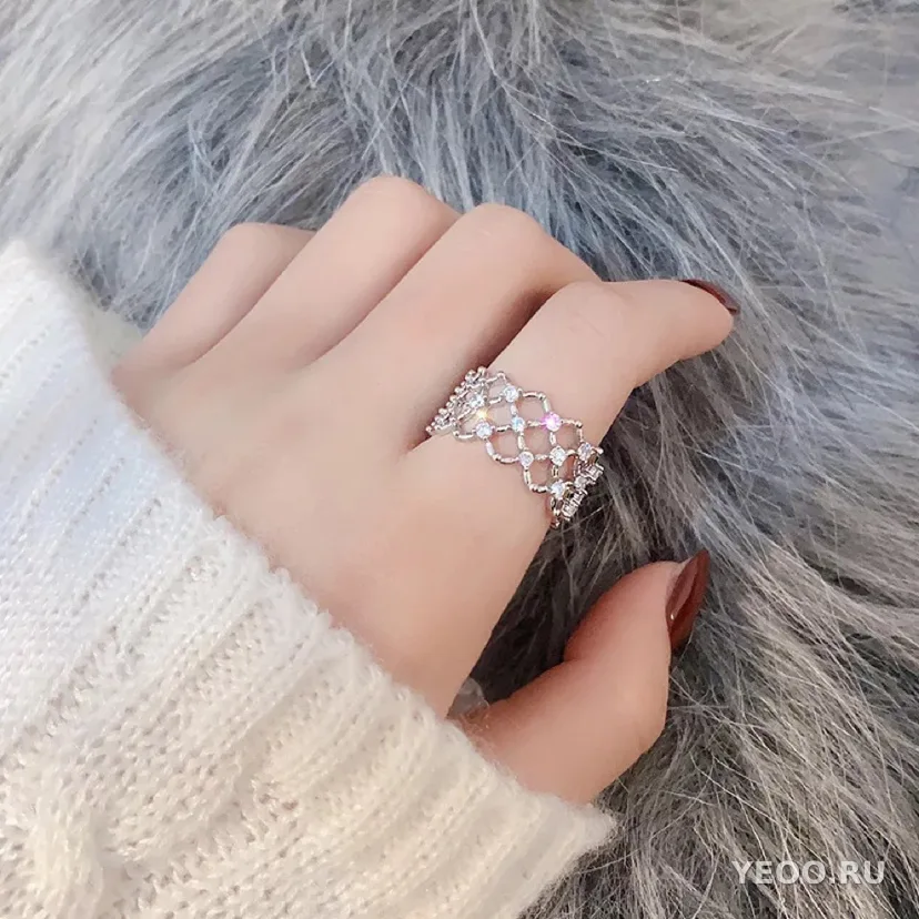 Кольцо женское с золочением 18K и фианитами 5A, разомкнутое, с регулируемым размером