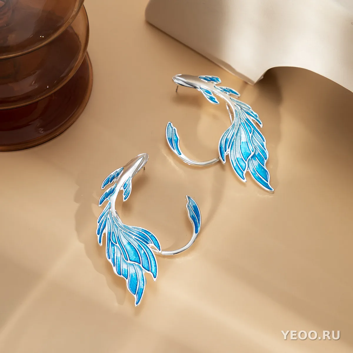 Серьги-клипсы в виде золотых рыбок с цветным рисунком
