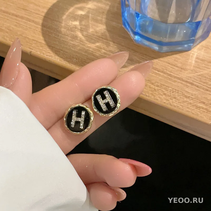 Сережки-гвоздики в стиле Шанель с жемчугом, легкий люкс, средневековый дизайн