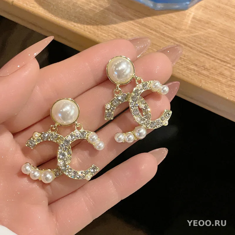 Сережки-гвоздики в стиле Шанель с жемчугом, легкий люкс, средневековый дизайн
