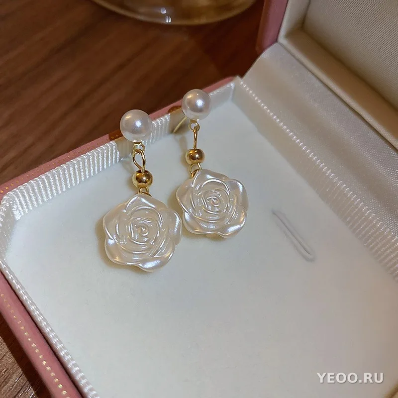 Серьги-гвоздики с барокко-жемчугом и цветочным узором, серебряные иглы