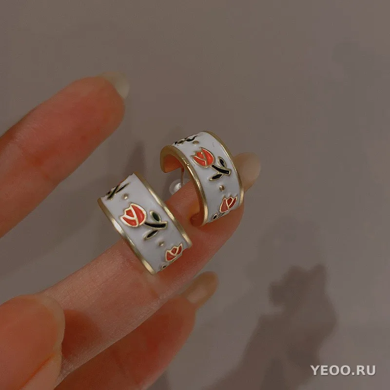 Серьги-гвоздики с барокко-жемчугом и цветочным узором, серебряные иглы