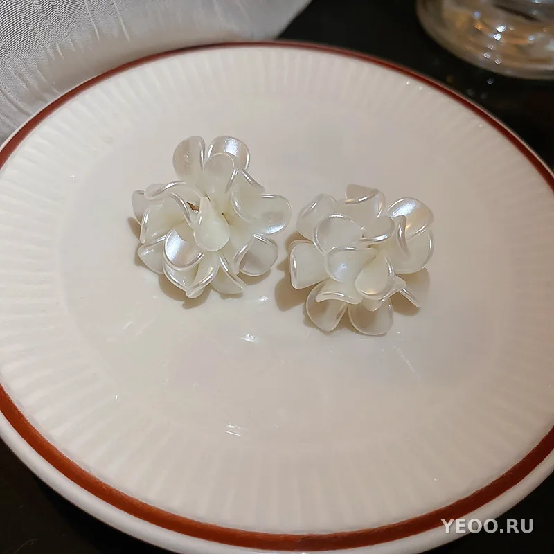 Серьги-гвоздики с барокко-жемчугом и цветочным узором, серебряные иглы