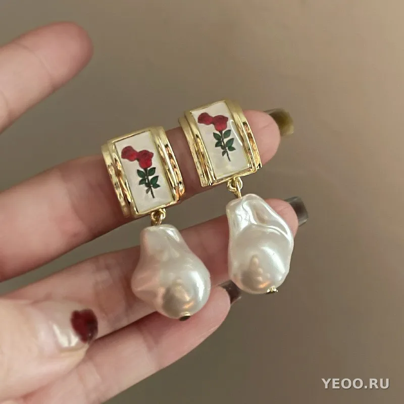Серьги-гвоздики с барокко-жемчугом и цветочным узором, серебряные иглы