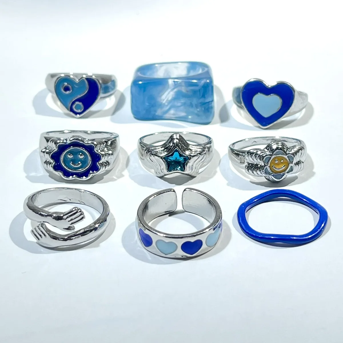 Кольцо из титановой стали с resin-вставкой в виде подсолнуха, открытое, с сердцем