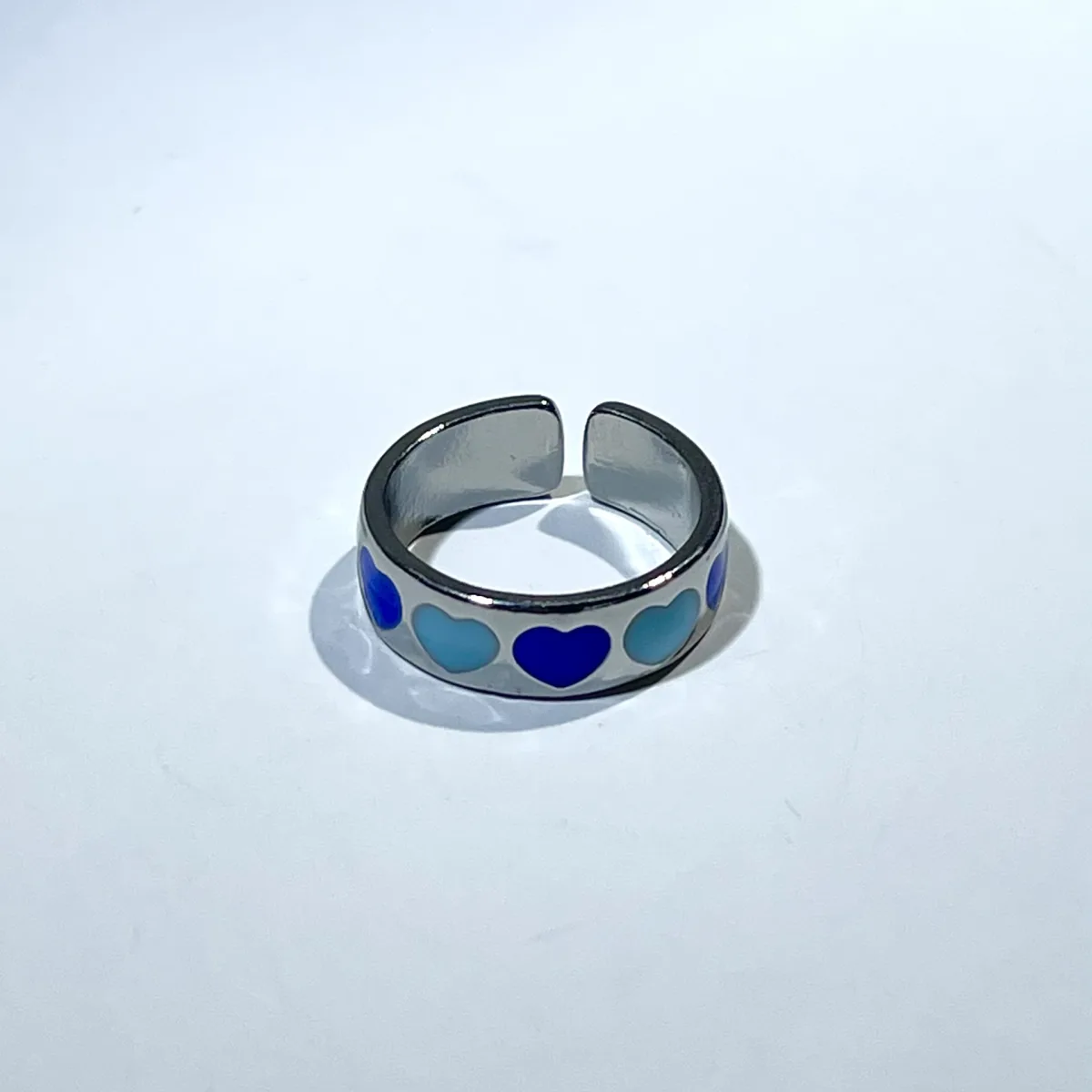 Кольцо из титановой стали с resin-вставкой в виде подсолнуха, открытое, с сердцем