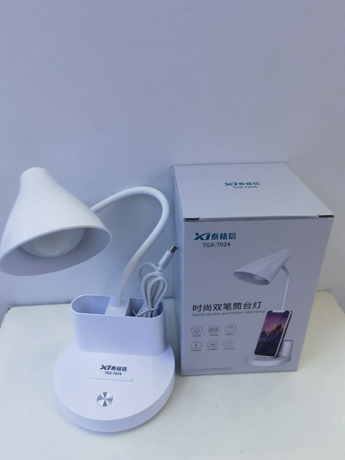 Настольная LED-лампа с двумя стаканчиками для ручек, аккумуляторная