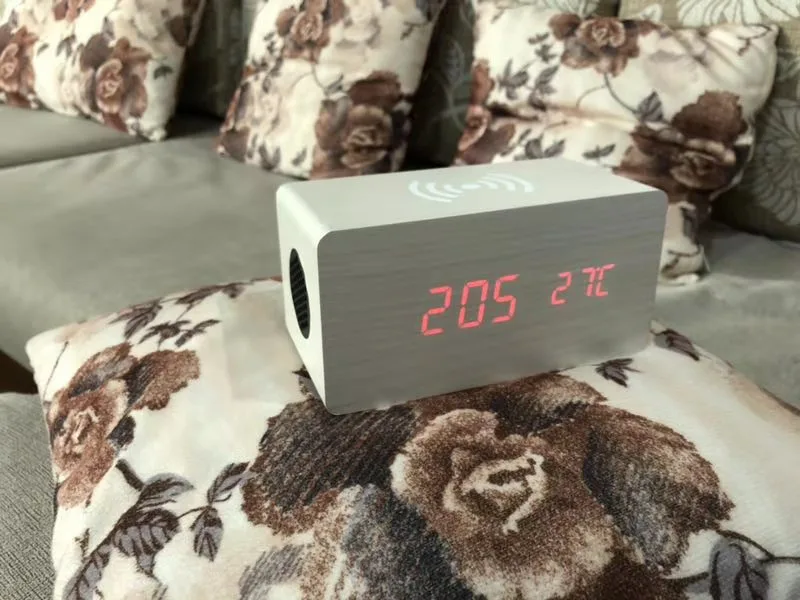 Деревянные часы-будильник с LED-дисплеем, беспроводной зарядкой и Bluetooth-колонкой