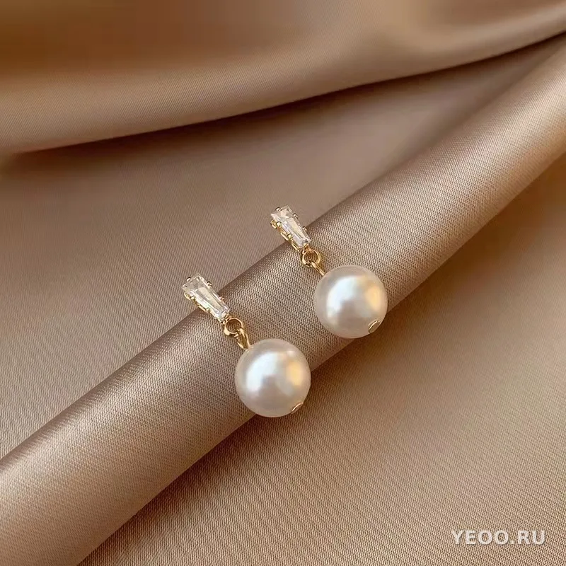 Сережки-гвоздики с жемчугом и бантиками, современный дизайн