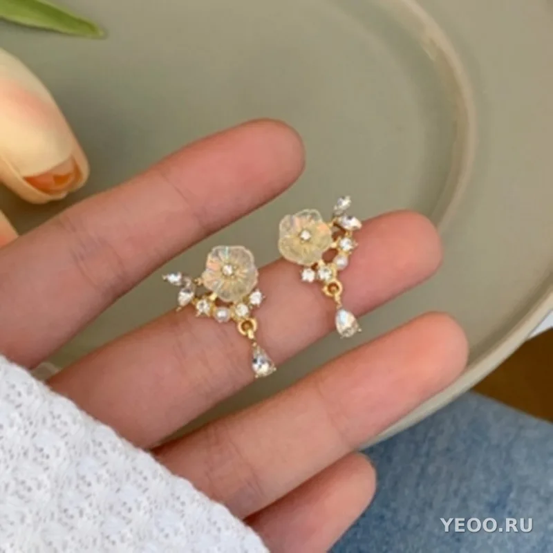 Сережки-гвоздики с жемчугом и бантиками, современный дизайн