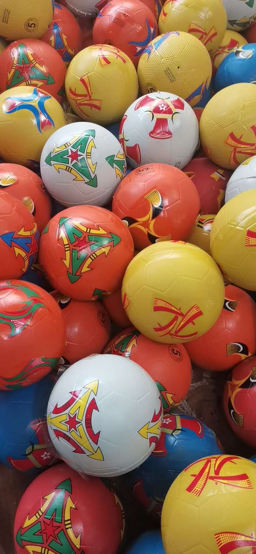 Резиновый мяч для футбола и баскетбола