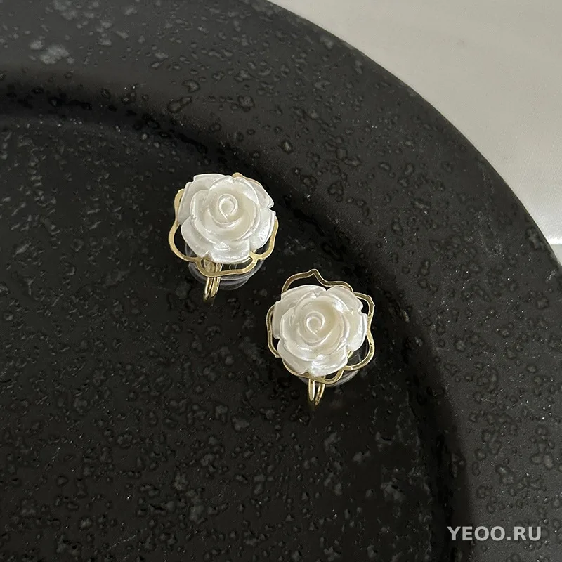 Серьги-клипсы в гонконгском стиле с жемчугом и цветочным бантом