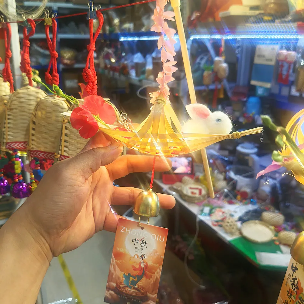 Плетёный фонарь-лодочка с подсветкой, ручной работы, с фигуркой кролика