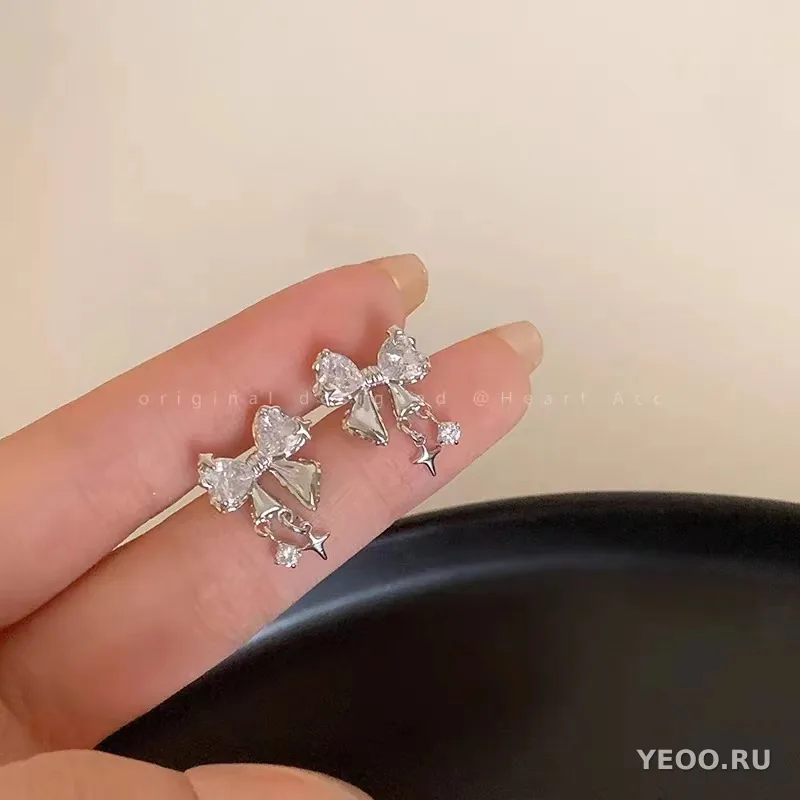 Серьги-гвоздики из серебра 925 пробы с жемчугом и цирконием, с кисточками